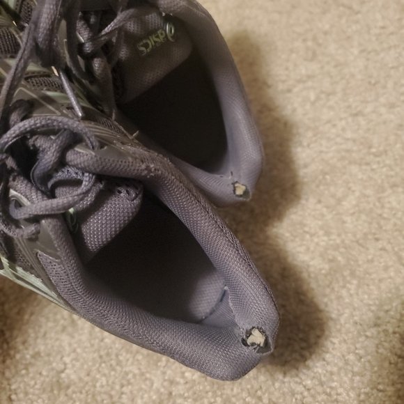 Used Sneakers - Picture 10 of 11